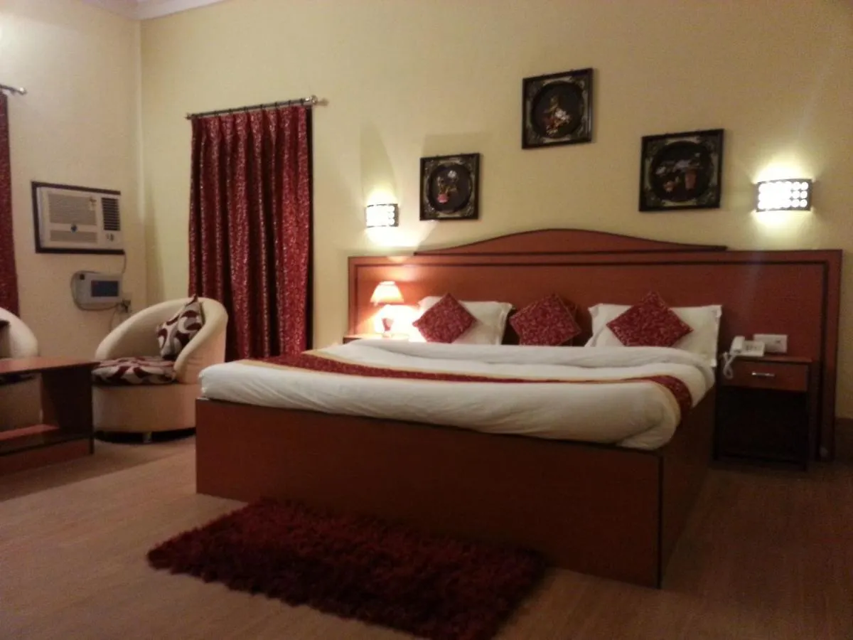 Hotel Varuna Varanasi 3*,