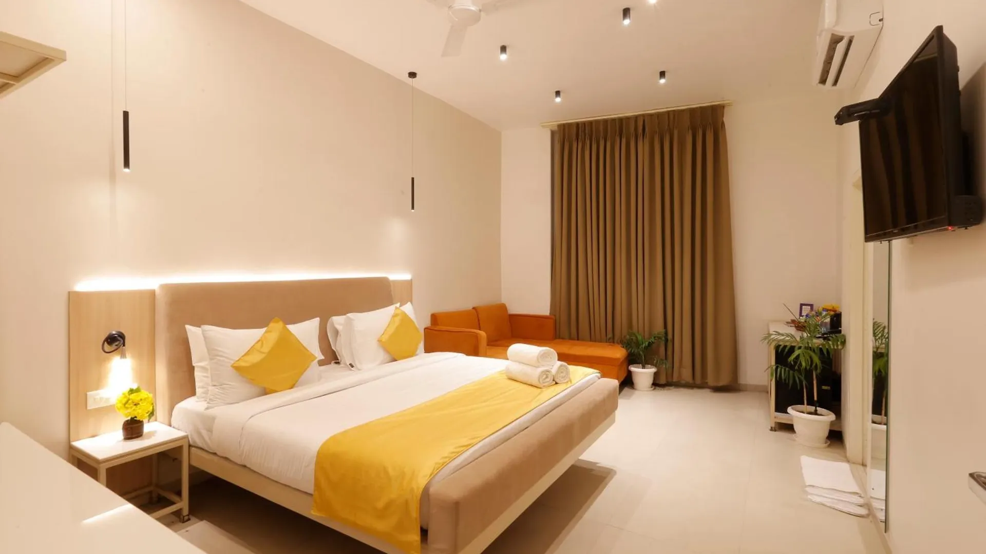***  Hotel Varuna Varanasi India